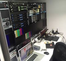 Wie üblich wird das renngeschehen von. Lawo Drives Live Remote Tv Production With F1 Live Production Tv