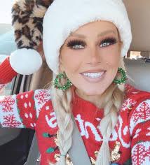 Late night shopping 🛍 🌙 🎄 🎅