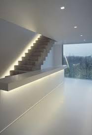 Unsichtbare Beleuchtung Macht Diese Treppe Besonders Und Verleiht Dem Raum Stil Treppenbeleuchtung Versteckte Beleuchtung Treppenlicht