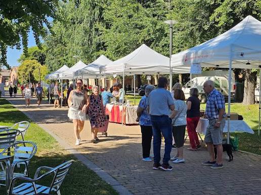 San Martín reúne por primera vez a agricultores, artesanos y comercios en un mismo mercado
