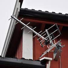 Si les signaux viennent de plusieurs directions, installez un orienteur qui vous permettra de tourner l'antenne de. Installation D Une Antenne Tnt Tous Nos Conseils Blog But