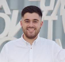 Alejandro Pascual, de Derecho y ADE en Abora Solar