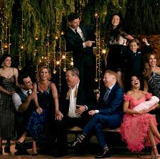 Get exclusive videos, blogs, photos, cast bios, free episodes. Modern Family Cast Bids Farewell To Series After 11 Seasons Teen Vogue