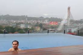 Tempat berenang yang lengkap dan sesuai dengan tema. Kolam Renang Grandia Hotel Picture Of Grandia Hotel Bandung Tripadvisor