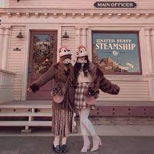 𝓶𝓲𝓸はinstagramを利用しています disneysea チプデちゃん 茶色であわせたおきにいり ベロア プリーツ ドットっていう わたしが好きなものが詰まったスカートは 17kg official のだよ ディズニーシー シミラールック 双子ディズニー ベロア