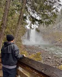 Misty Washington State, always be my 2nd home… #snoqualmie  #snoqualamiefalls #twintrailfalls #northbend #outdoor #nature  #pacificnorthwest #evergreenstate 🌲🌲🌲