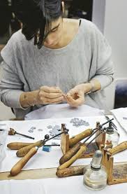 L Art Des Metiers D Art Faire Des Fleurs En Tissu Metier Fleurs En Tissu