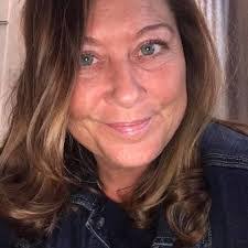 Jennifer Puetz's Instagram, Twitter & Facebook