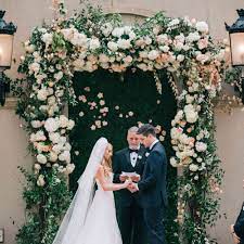 Wedding altar flowers | when it comes to wedding altar flowers things are serious so that the details and all the decisions you take have to wedding decorations include floral arrangements for the restaurant where the after wedding party will take place, but also for the church, where the. Wedding Altar Ideas 60 Incredible Structures For Your Ceremony