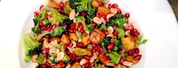 Recette Vegetarienne Salade Chaude Patate Douce Brocolis Sauce Au Beurre De Cacahuetes Recette Recette Vegetarienne Salade Chaude Recette Vegetarienne Simple