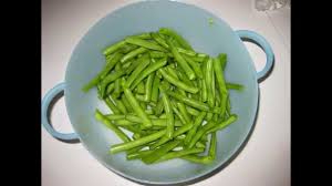 In french culinary arts, it is customary to remove both ends of the green bean. String Beans Dau Que How To Clean Green Beans Youtube