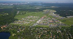 ˈniːdɐˈʃøːnˌhaʊ̯zn̩ (), literally lower schönhausen) is a locality (ortsteil) within the borough (bezirk) of pankow in berlin, germany. Grun Berlin Landscape Park Gatow