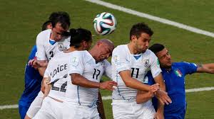 Luis suarez schiesst liverpool mit zwei toren an die spitze. 1 0 Gegen Italien Suarez Beisst Zu Godin Trifft Fur Uruguay