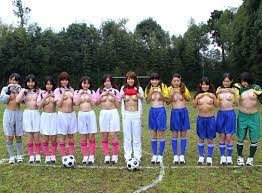 サッカー女子のエロ画像！裸乱入とか一番盛り上がるよなｗ