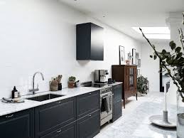 Kitchens With No Uppers Insanely Gorgeous Or Just Insane Emily Henderson Kitchen Without Wall Cabinets Kitchens Without Upper Cabinets Upper Kitchen Cabinets