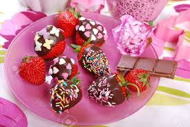 More images for chocolate para fresas » El Chocolate Cubrio Las Fresas Frescas Con Colorido Asperja En Un Plato De Color Rosa Para Ninos Fotos Retratos Imagenes Y Fotografia De Archivo Libres De Derecho Image 30023324