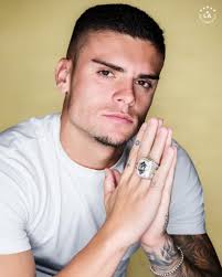 Hands are heavy 💍