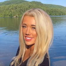 Amelia Robbins's Instagram, Twitter & Facebook