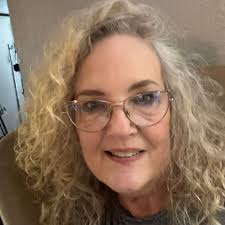 How meany people want Bridgerton to continue❤