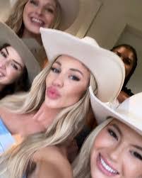 Calla Jackson's Instagram, Twitter & Facebook