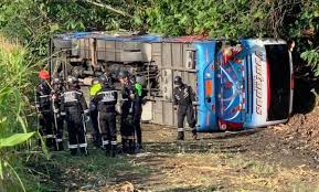 Se celebró una cumbre en la capital japonesa en vista de los juegos olímpicos tokio 2020 o conocidos también como las xxxii olimpíadas cuentan ya con clasificados de todos los países que. Asi Sacaron A Los Heridos Del Autobus En El Accidente En Los Rios Video Y Fotos Diario Que