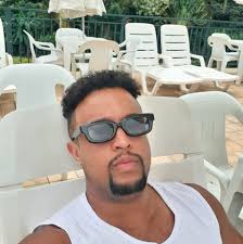 Falta ou corpo? Vai ser difícil ganhar do Hulk...