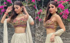 Mouni Roy Worn Ivory Lehenga Could Be Your Go To For A Mehendi Night Mouni roy | urban asian. mouni roy worn ivory lehenga could be