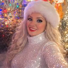 What countertop material and color would best complement a stone wall and  wooden cabinets in a kitchen?