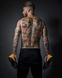 Ему было 19 лет, когда он дебютировал в испании. Sergio Ramos Sergio Ramos Soccer Player Tattoos Real Madrid