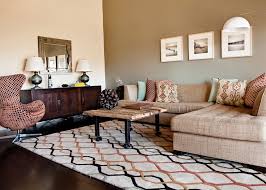 Many are turning to earth tones that reflect the outside world, as nature has always been a soothing balm for the unrest in our daily lives. 10 Living Rooms In Earth Tone Colors