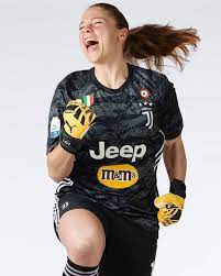Laura giuliani (born 5 june 1993, in milan) is an italian football goalkeeper currently playing for italian club juventus in the serie a. Mi Piace 389 Commenti 5 Laura Giuliani Giulianilaura1 Su Instagram You Can Always Find A Reason To Smile Which Is Your Favourite 1 2 O 3