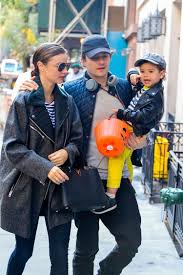 Actor orlando bloom and model miranda kerr have married, her employer said friday. Miranda Kerr And Orlando Bloom Are Having The Least Breakup Y Breakup Ever Glamour
