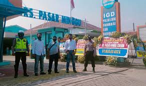 Rsud pasar minggu ini terdiri dari 1 lantai basement, 3 lantai podium dan 9 lantai tower dengan jumlah bed sebanyak 468, memiliki 19 dokter spesialis, 31 dokter namun, berdasarkan pengamatan aku sekilas, rsud pasar minggu ini masih banyak sekali kekurangan dari segi perawatan bangunan. Lowongan Kerja Dokter Umum Rsud Pasar Minggu Gaji Tinggi Loker Indonesia