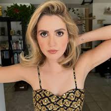 Laura (@lauramarano) • Instagram photos and videos