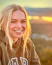 Jennifer Carlton's Instagram, Twitter & Facebook