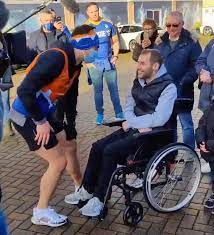 Rob burrow played rugby for leeds rhinos before he retired in 2017. Serious About Rugby League Kevin Sinfield Has Just Met Rob Burrow At Headingley After Finishing The Fifth Of His Seven Marathons In Seven Days To Raise Money For Rob And The