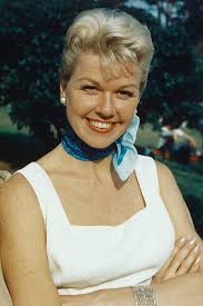 This past week I colored old black and white photos of Doris Day. And  judging by the many nice comments, it is appreciated. I thank you very  much. 😉😊