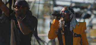 Viral sensatie YG Marley wordt bijgestaan door zijn moeder Ms. Lauryn Hill  tijdens Coachella debuut