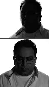 در هفتمین روز از تیرماه و در چند متری میدان هفت‌تیر؛ کلافه از بگومگوها،  آزرده از کوچ‌ها، شاکی از نبودنها درست در وقت باید بودنها، دلگرفته از خشم  نزدیک خصم؛ کنار خودم نشسته‌ام و با امید منتظرم چای دم ...