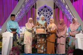 Farhatul fairuzah beautiful voice sister quran recitation. Dr Wan Azizah Ismail En Twitter Tahniah Buat Johan Tilawah Peringkat Kebangsaan Qari Abdul Khair Jalil Dari Selangor Dan Qariah Nor Farhatul Fairuzah Panut Dari Negeri Sembilan Penyampaian Hadiah Disempurnakan Oleh Yang