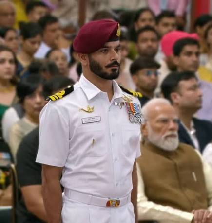 Fearless MARCOS Officer Lt Cdr Suraj Prashar Eliminated Two Terrorists in  Kashmir, Awarded Shaurya Chakra 🔱🇮🇳 Lieutenant Commander Suraj Prashar  of the Indian Navy's elite MARCOS (Marine Commandos) has been conferred the