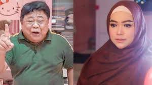 Katanya lagi syuting di daerah flores sana, enggak ada sinyal. Irxk Siyo42q1m