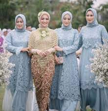 Namun di tahun 2017, citra kirana kembali menunjukkan foto kebersamaannya dengan ali syakieb. Menikah Dengan Rezky Aditya Hari Ini Citra Kirana Bismillah