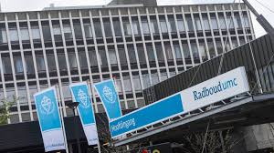 Meerdere woningen zijn beschadigd, meldt de veiligheidsregio. Dw83b9jhzxp88m