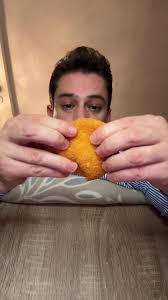 ANZEIGE NEU in Berlin liebe grüße auf ein knusperkäseerlebnis einfach mal  probieren sold out #thomashinz @Blocki