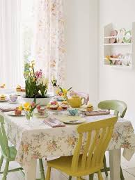 From the different styles of tables, wall decor, table shape, room decorating options and room location, you can have a truly one of a kind setup. 27 Great Dining Room Design Ideas In Bright And Pastel Colors