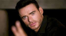 give a little help and spread the Christmas spirit (le royaume enchanté)