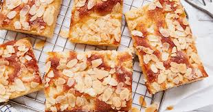 Butterkuchen Mit Mandeln Oma S Klassiker Die Besten Backrezepte Mit Gelinggarantie Rezept Butterkuchen Mit Mandeln Butterkuchen Saftiger Ruhrkuchen Rezept
