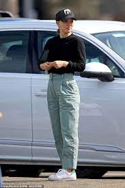 We did not find results for: Natalie Portman Helps Her Parents Check Out Of Hotel Before Going To Bondi Market With Her Family Todayuknews