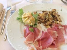 Check spelling or type a new query. Antipasto Prosciutto Crudo Fagottino Ripieno Di Zucchine E Montasio Funghi Porcini E Finferli Bild Von Ristorante Le Badie Manzano Tripadvisor